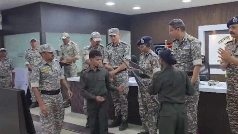 maoists-surrender-maharashtra-82-lakh-bounty-dgp-rashmi-shukla