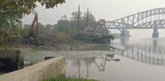 illegal-sand-mining-jubilee-railway-bridge-naihati