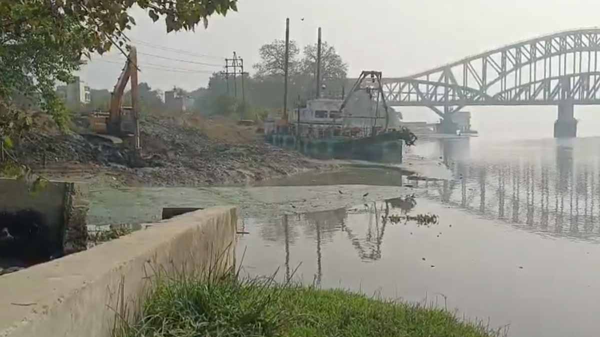 illegal-sand-mining-jubilee-railway-bridge-naihati