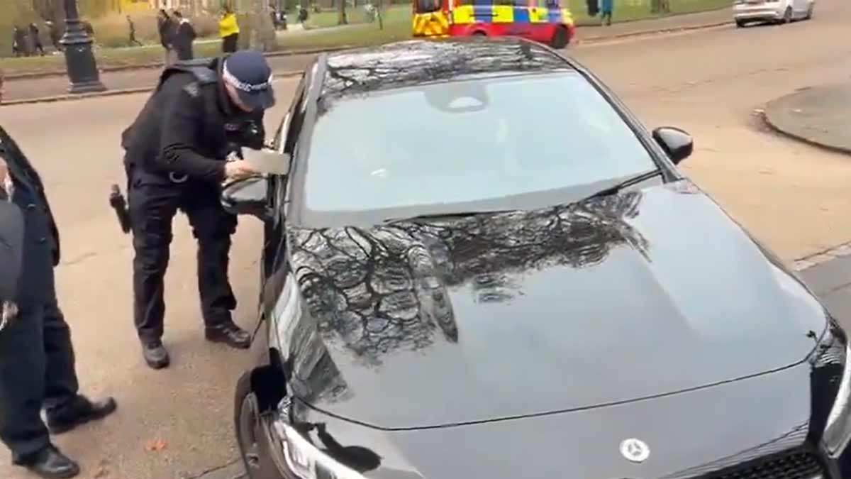 pakistan-minister-car-stopped-london-police