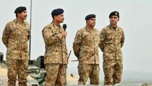 pakistan-military-civilian-government-conflict-economic-crisis