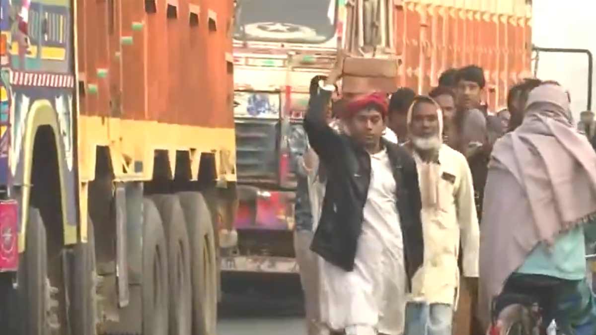 safikul-brings-bricks-babri-masjid-beldanga