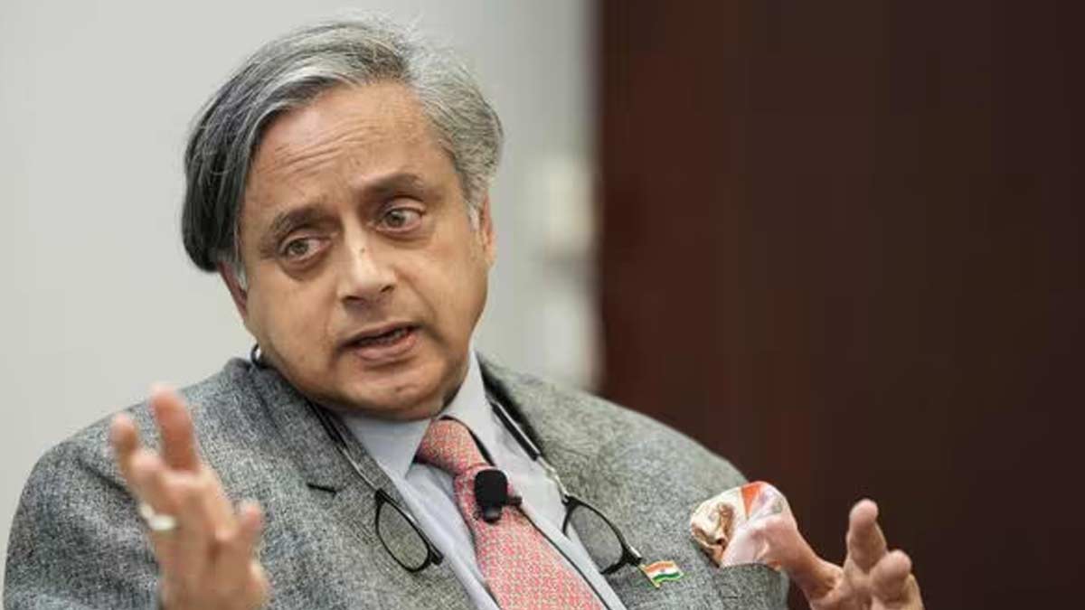 shashi-tharoor-rejects-veer-savarkar-award-controversy