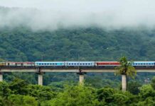 Indigo Crisis: সোমবার এই রুটে বিশেষ ট্রেন চলবে; ১৮টি ট্রেনে অতিরিক্ত কোচ থাকবে Indian Railways
