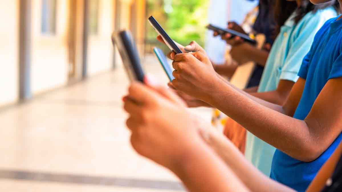 all-party-meeting-social-media-restrictions-teens-india-during-budget-session