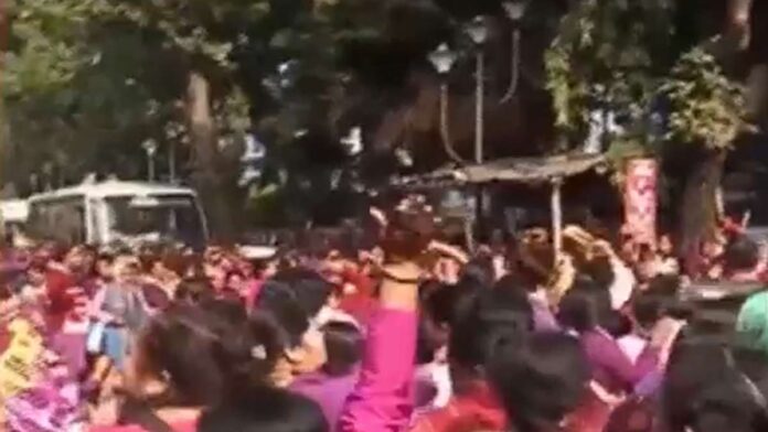 asha asha-workers-protest-health-department-kolkata