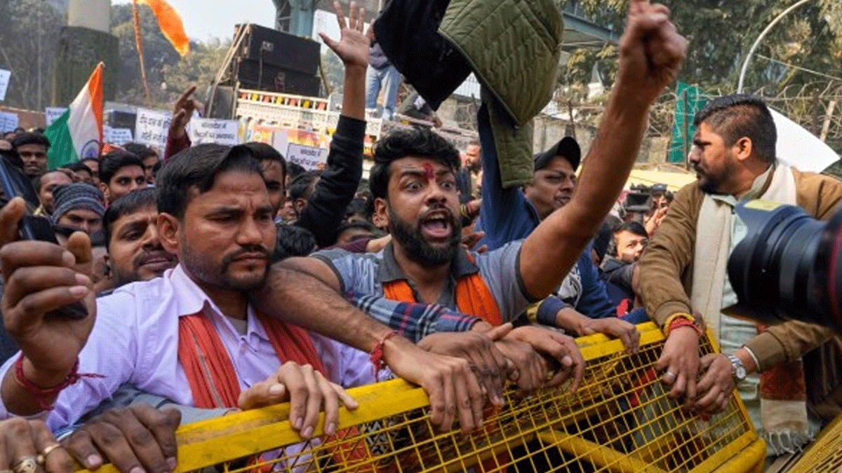 Man Set Ablaze By Mob Dies in Bangladesh 