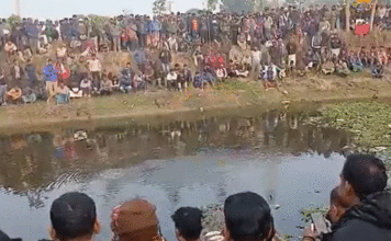 উন্মত্ত জনতার তাড়া খেয়ে জলে ঝাঁপ! বাংলাদেশে মৃত্যু হিন্দু যুবকের another hindu man dies bangladesh