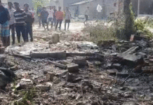 চম্পাহাটির বাজি কারখানায় ভয়াবহ বিস্ফোরণ, উড়ল বাড়ির চাল, গুরুতর আহত ৪ Champahati firecracker factory blas