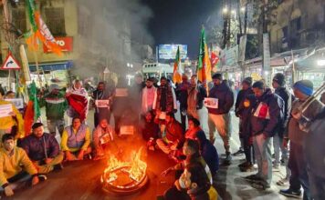 mamata-banerjee-file-snatching-controversy