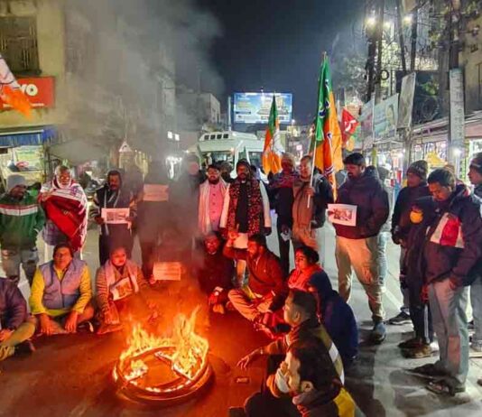 mamata-banerjee-file-snatching-controversy