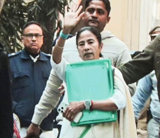 "ED Tells Supreme Court Mamata Banerjee Allegedly Entered by Force During IPAC Probe"