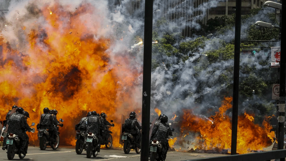 Multiple explosions in Caracas