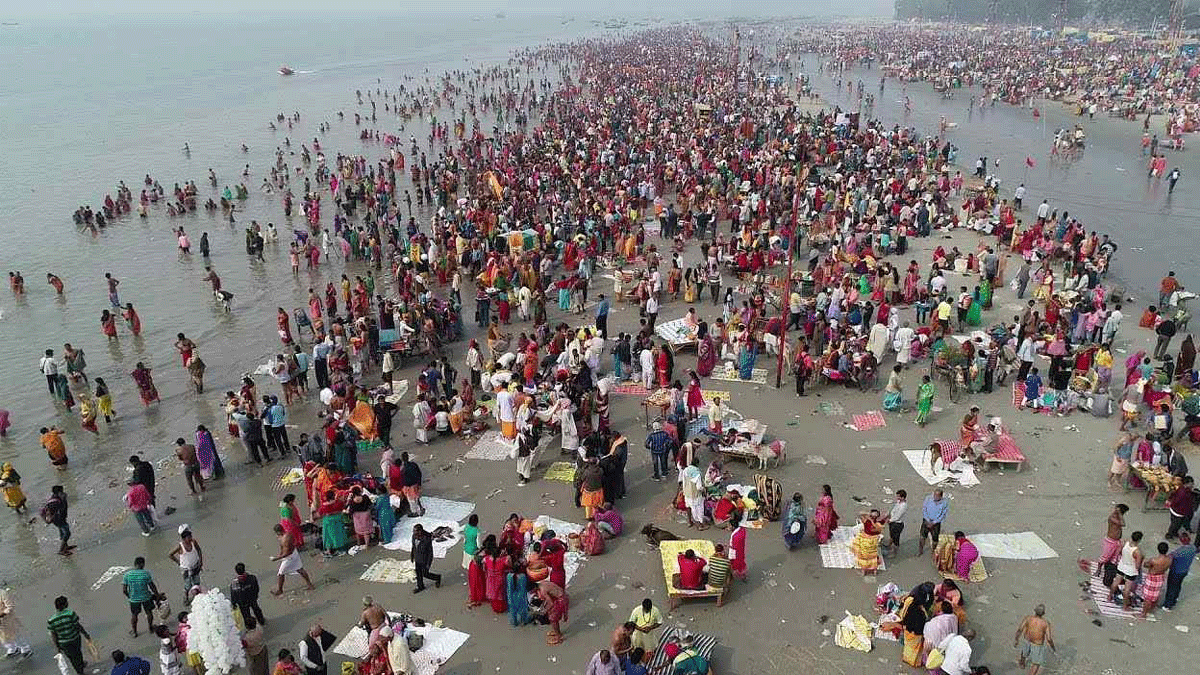 মকর সংক্রান্তিতে সাগরসঙ্গমে পুণ্যস্নানে লাখো ভক্তের ভিড়, হাই-টেক প্রযুক্তিতে নজরদারি