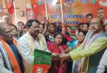 তৃণমূল ছেড়ে বিজেপিতে যোগ দিলেন দেবের এলাকার শতাধিক মহিলা ghatal-trinamool-women-join-bjp-west-midnapore