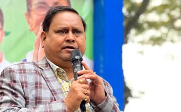 humayun-kabir-go-back-slogans-brigade-kolkata