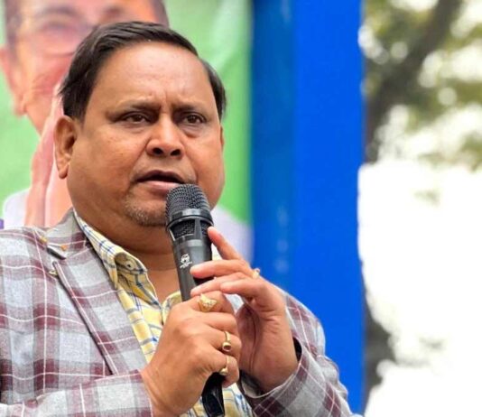 humayun-kabir-go-back-slogans-brigade-kolkata