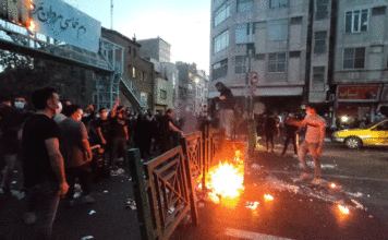 উত্তাল ইরান: বিদ্রোহের ডাক রাজপুত্র পাহলভির, দেশজুড়ে ইন্টারনেট ব্ল্যাকআউট Iran internet blackout