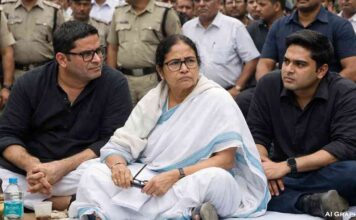 ইডি বিরোধিতায় মমতার অবস্থান, ছাব্বিশে তৃণমূল ভরাডুবির ইঙ্গিত? কয়লা পাচার মামলায় ইডির অভিযানের বিরুদ্ধে ফের প্রকাশ্যে প্রতিবাদে নামলেন Mamata Banerjee। ২০১৯ সালে সিবিআই বিরোধিতার পর লোকসভায় ধাক্কার স্মৃতি সামনে এনে প্রশ্ন উঠছে—ছাব্বিশের বিধানসভা ভোটের আগেও কি একই রাজনৈতিক ইঙ্গিত দিচ্ছে তৃণমূলের এই অবস্থান?