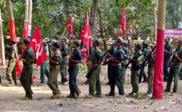 মাওবাদী আত্মসমর্পনে ঐতিহাসিক দিন ছত্তিশগড়ে historic-maoist-surrender-dantewada-chhattisgarh