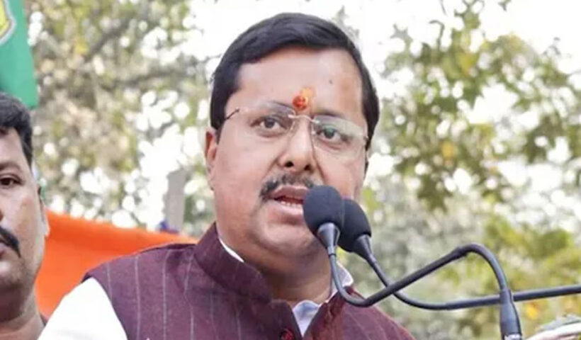 new-bjp-national-chief-offers-prayers-at-gurdwara-ahead-of-formal-charge