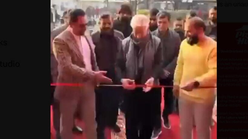 pakistan-defence-minister-khawaja-asif-pizza