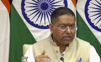 ভেনিজুয়েলা-আমেরিকা দ্বন্দ নিয়ে মুখ খুলল ভারতের বিদেশ মন্ত্রক india-reacts-venezuela-crisis-mea-statement