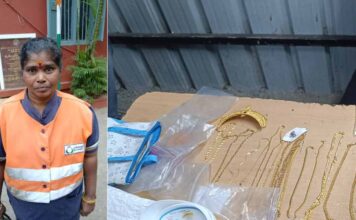 chennai-sanitation-worker-rewarded-for-honesty