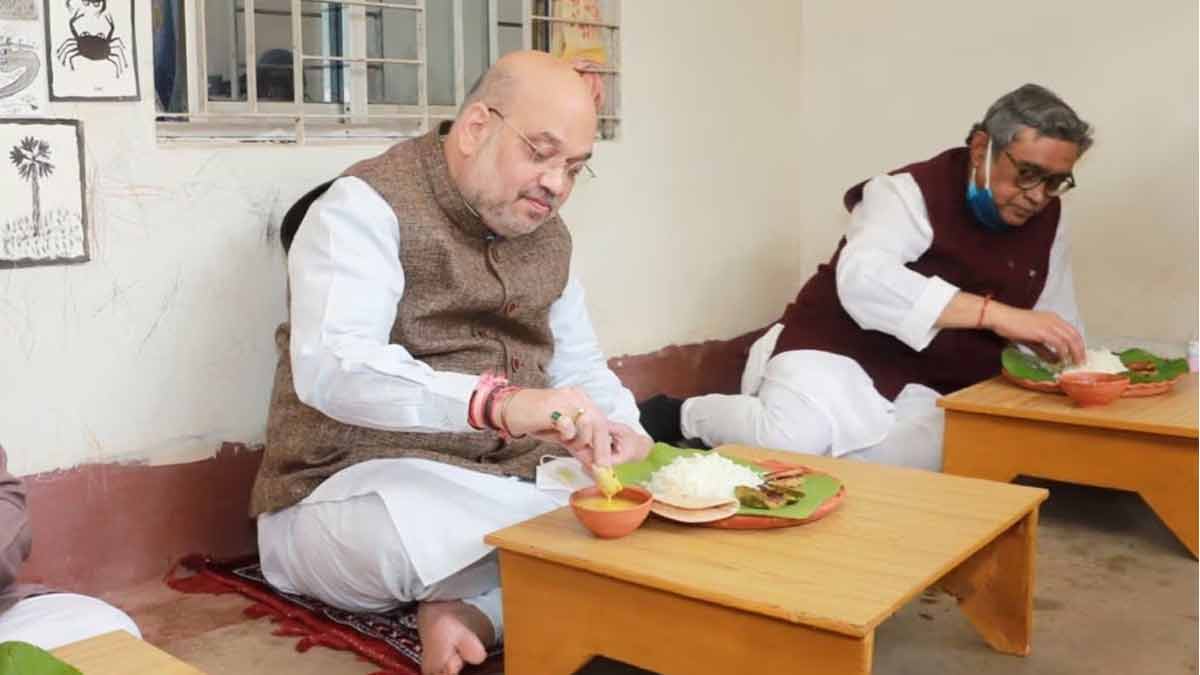 রবীন্দ্রনাথের আগে অন্য বাঙালিকে রাখছে শাহি-মন্ত্রক! Amit Shah had lunch at Shri Basudeb Das ji’s home, a renowned Baul singer from Subhashpally, Shantiniketan