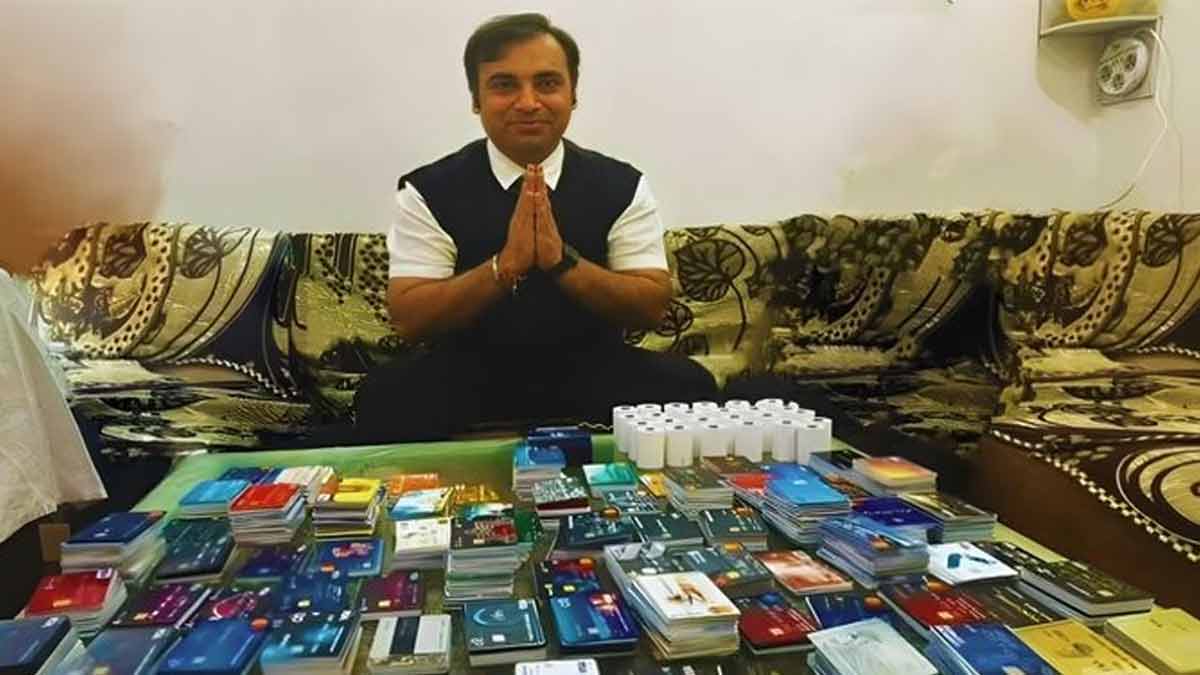 ১৬৩৮ টি বৈধ ক্রেডিট কার্ড নিয়ে গিনেসবুকে হায়দরাবাদের মনীশ manish-dhameja-guinness-world-record-1638-credit-cards