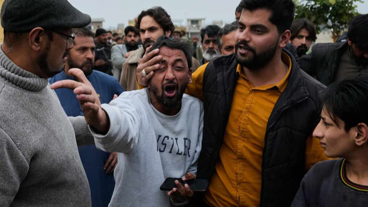 islamabad-shia-mosque-suicide-attack-31-killed