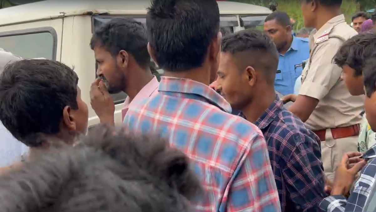 ফেরিওয়ালা সেজে শিশু চুরির অভিযোগ, আটক ব্যক্তি