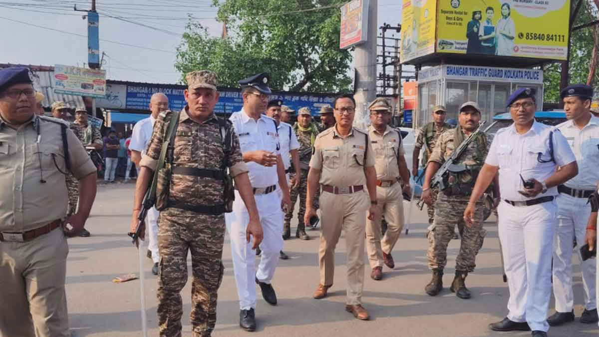 গ্যাংস্টারদের এলাকায় গিয়ে হেনস্তা পুলিশ, সাসপেন্ড ২ আইসি 1543 arrests before West Bengal phase two voting