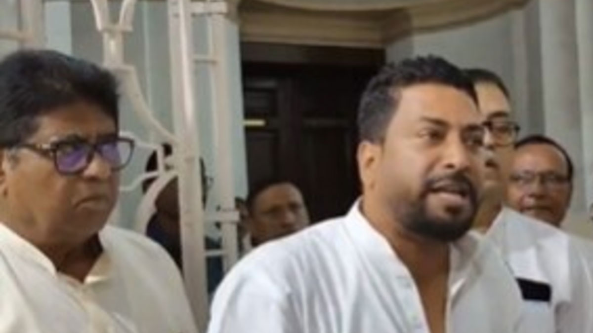 sankar-ghosh-criticizes-mamata-banerjee-over-non-veg-ban-claim-calls-it-fear-campaign