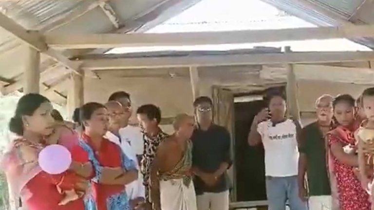 জিহাদিরা দখল করছে মন্দির শ্মশানের জমি! হিন্দুদের উদ্বেগ বাড়ছে চট্টগ্রামে জিহাদিরা দখল করছে মন্দির শ্মশানের জমি! হিন্দুদের উদ্বেগ বাড়ছে চট্টগ্রামে
