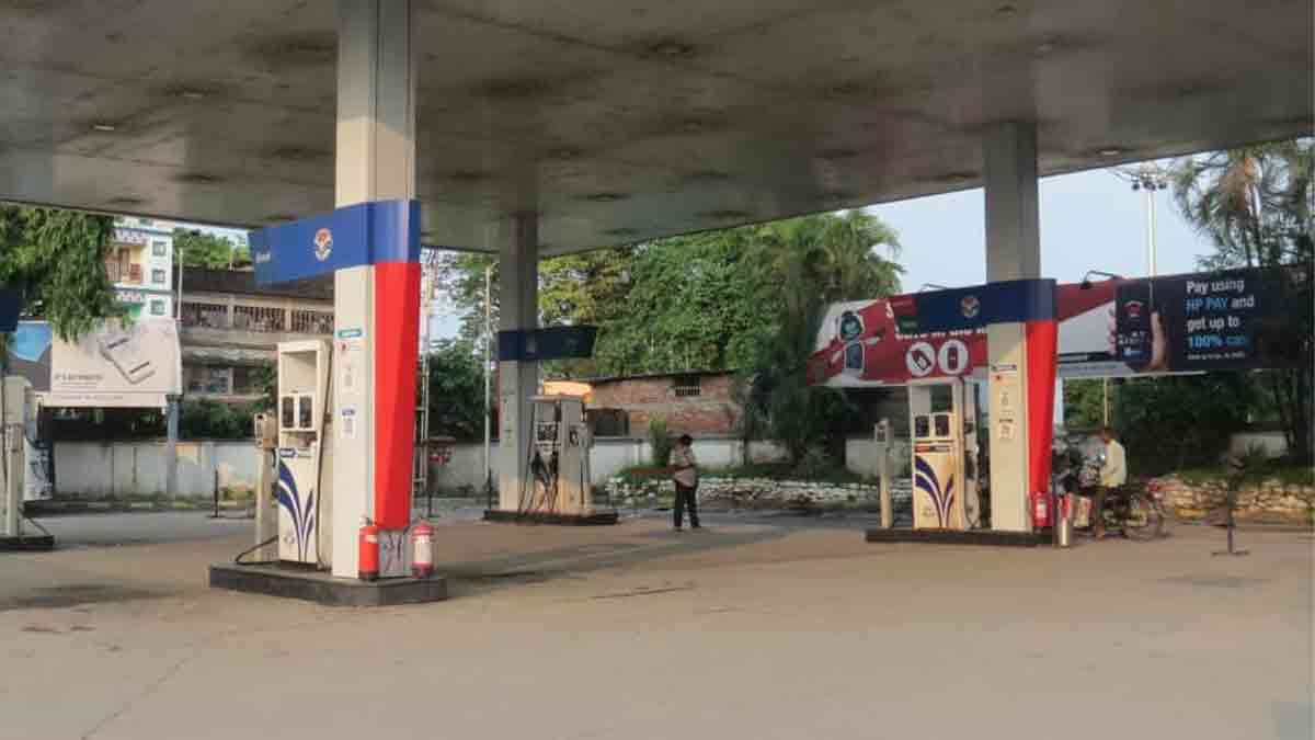 পেট্রোলের দামে নাজেহাল কোচবিহার, বাড়ছে সাধারণ মানুষের ক্ষোভ