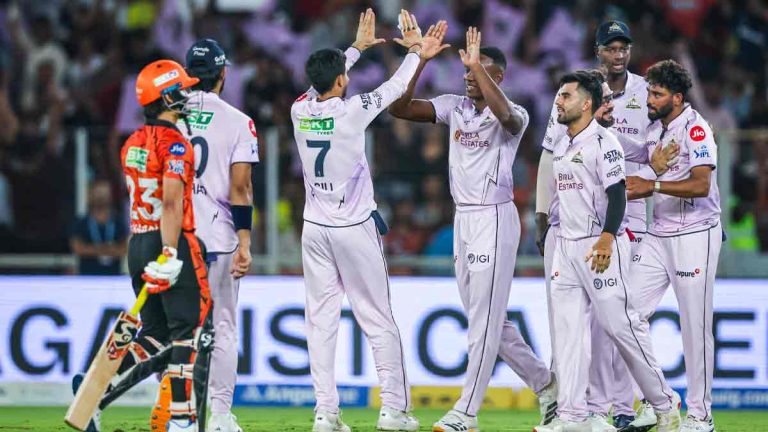 gujarat-titans-beat-sunrisers-hyderabad-playoff-race