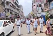 বাংলায় শুভেন্দু দাওয়াই অব্যাহত! ২০২১ এ পুলিশকে গুলি করা ডন কে অন্তর্বাসে প্যারেড howrah-gangster-akash-singh-police-parade