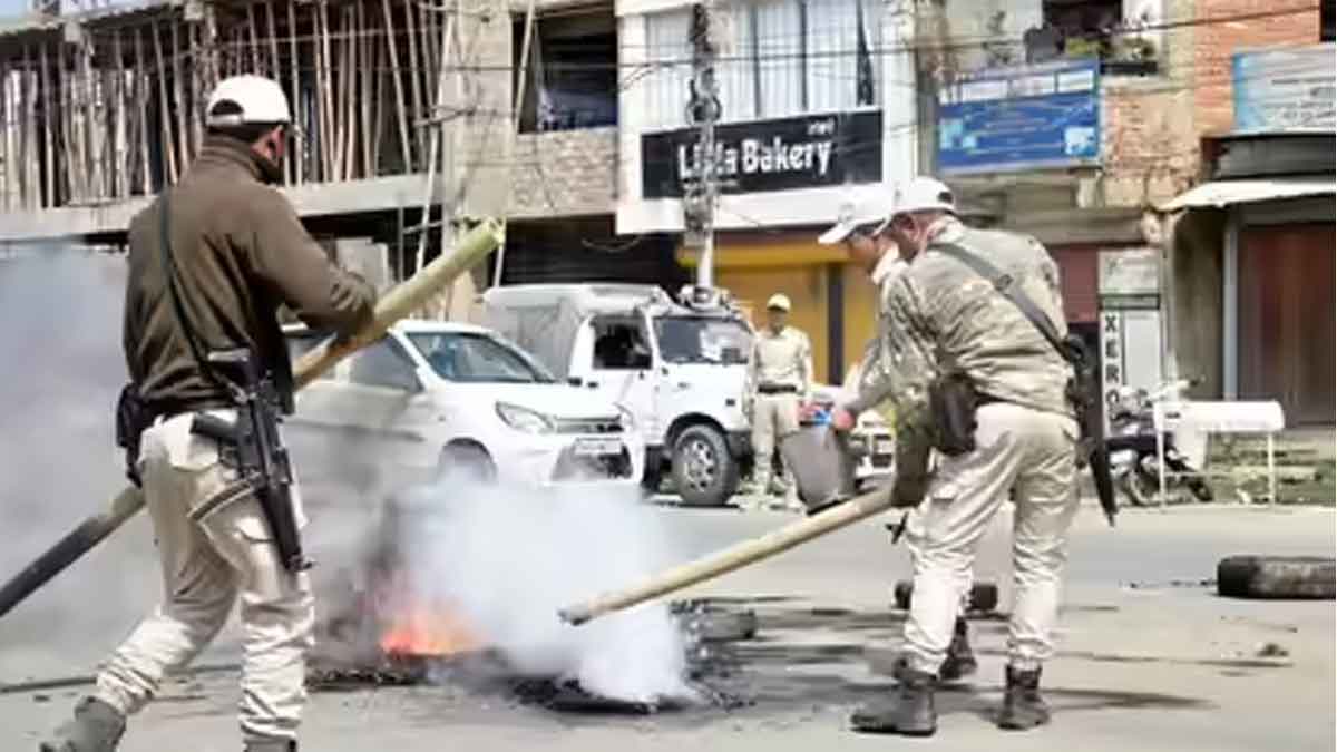 manipur-ukhrul-nh202-road-blockade-tear-gas-clash