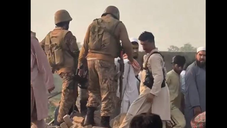 pakistan-bannu-suicide-car-bomb-attack-iium