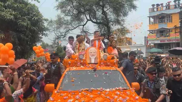 ফলতায় পুনর্নির্বাচন ঘিরে মুখ্যমন্ত্রীর হাইভোল্টেজ রোড শো ফলতায় পুনর্নির্বাচন ঘিরে মুখ্যমন্ত্রীর হাইভোল্টেজ রোড শো