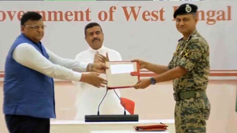 ২ সপ্তাহের মধ্যে BSF কে ২৭ কিমি জমি হস্তান্তর করল রাজ্য সরকার ২ সপ্তাহের মধ্যে BSF কে ২৭ কিমি জমি হস্তান্তর করল রাজ্য সরকার