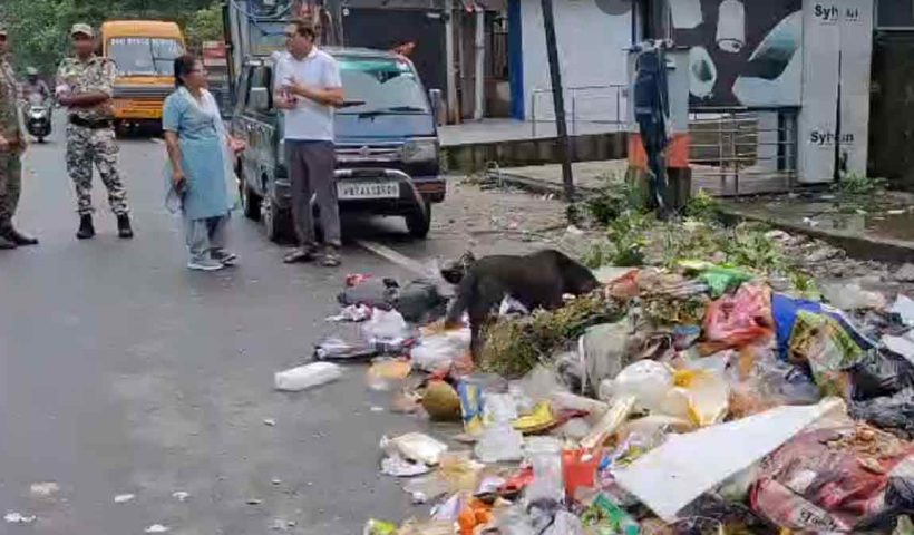administrator-r-bimala-inspects-siliguri-cleanliness-drive