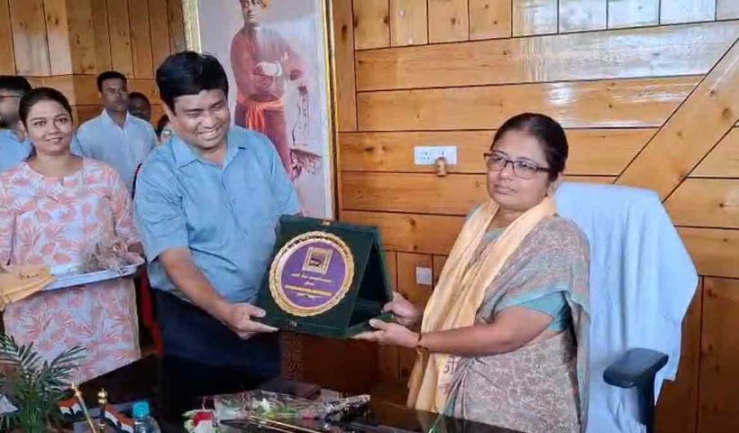 ias-r-bimala-takes-charge-as-siliguri-municipal-corporation-administrator