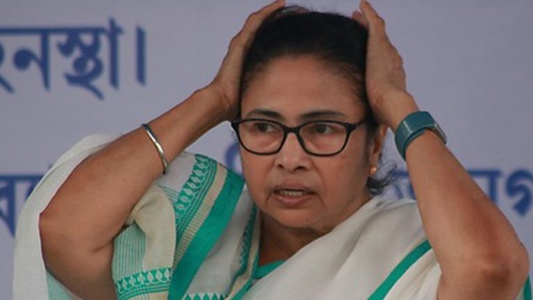 ধর্মতলায় চন্দ্রিমা-শোভনদেবরা, নেত্রী এখনও কালীঘাটে! মমতার ধর্না ঘিরে বড় প্রশ্নচিহ্ন