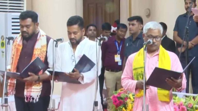 ৫ থেকে একলাফে ৪০! শুভেন্দু মন্ত্রিসভার সম্প্রসারণ, রাজভবনে শপথ নিলেন ৩৫ জন
