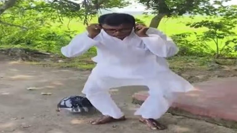 মেদিনীপুরে তৃণমূলের পঞ্চায়েত প্রধানকে মাঝরাস্তায় কান ধরে ওঠবোস, ভিডিয়ো ভাইরাল