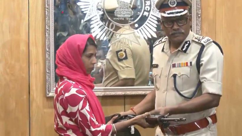 shakuntala-mahato-pushpa-maoist-leader-surrenders-kolkata-police