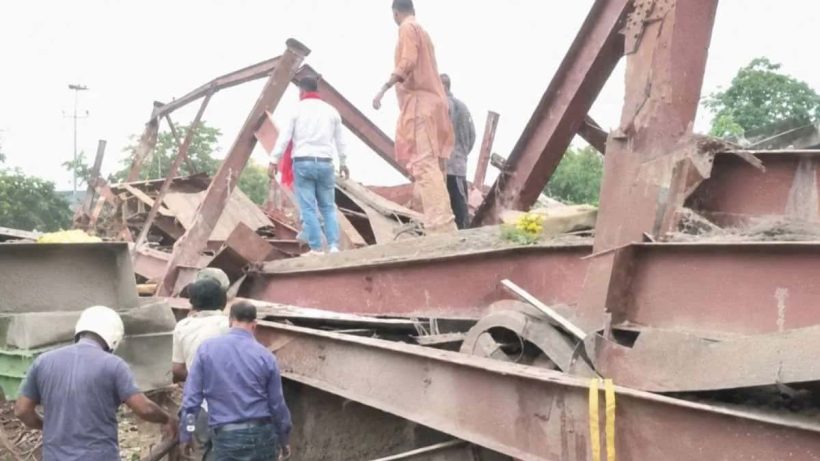 Taratala warehouse roof collapse