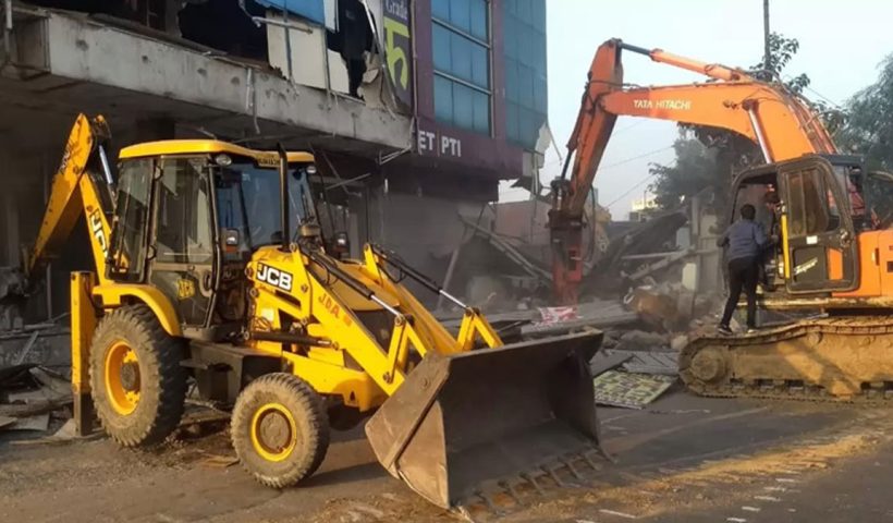 major-demolition-operation-conducted-on-railway-property-in-tikiapara